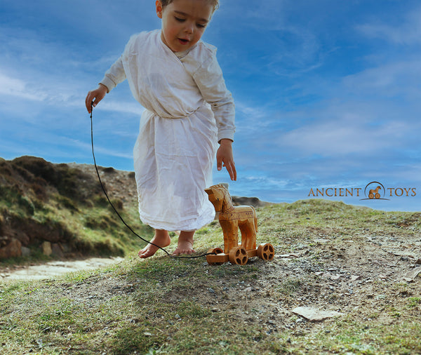Ancient Toys™ – Trojan Horse Wooden Pull Toy